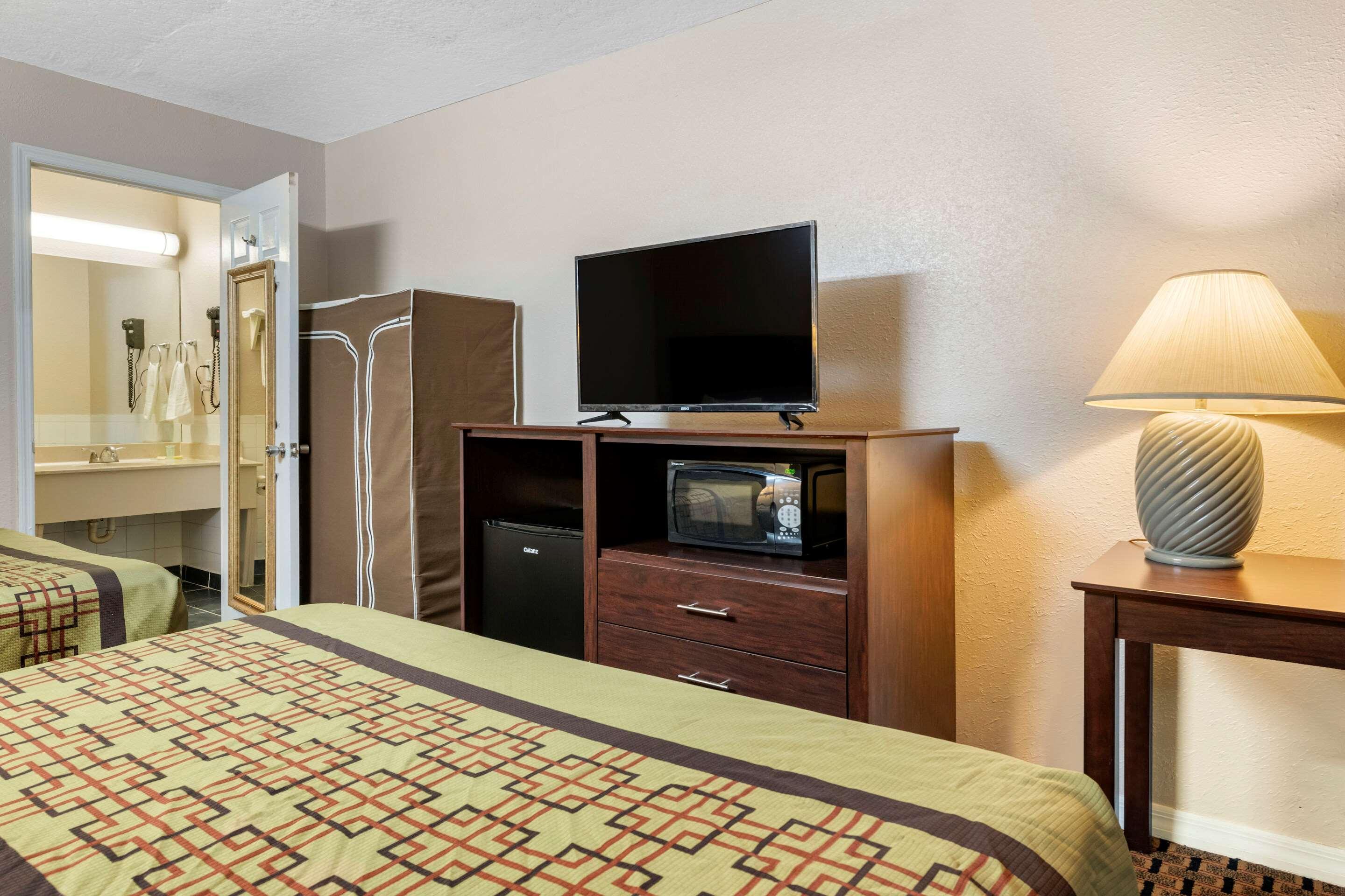 Rodeway Inn - New Port Richey Exterior foto