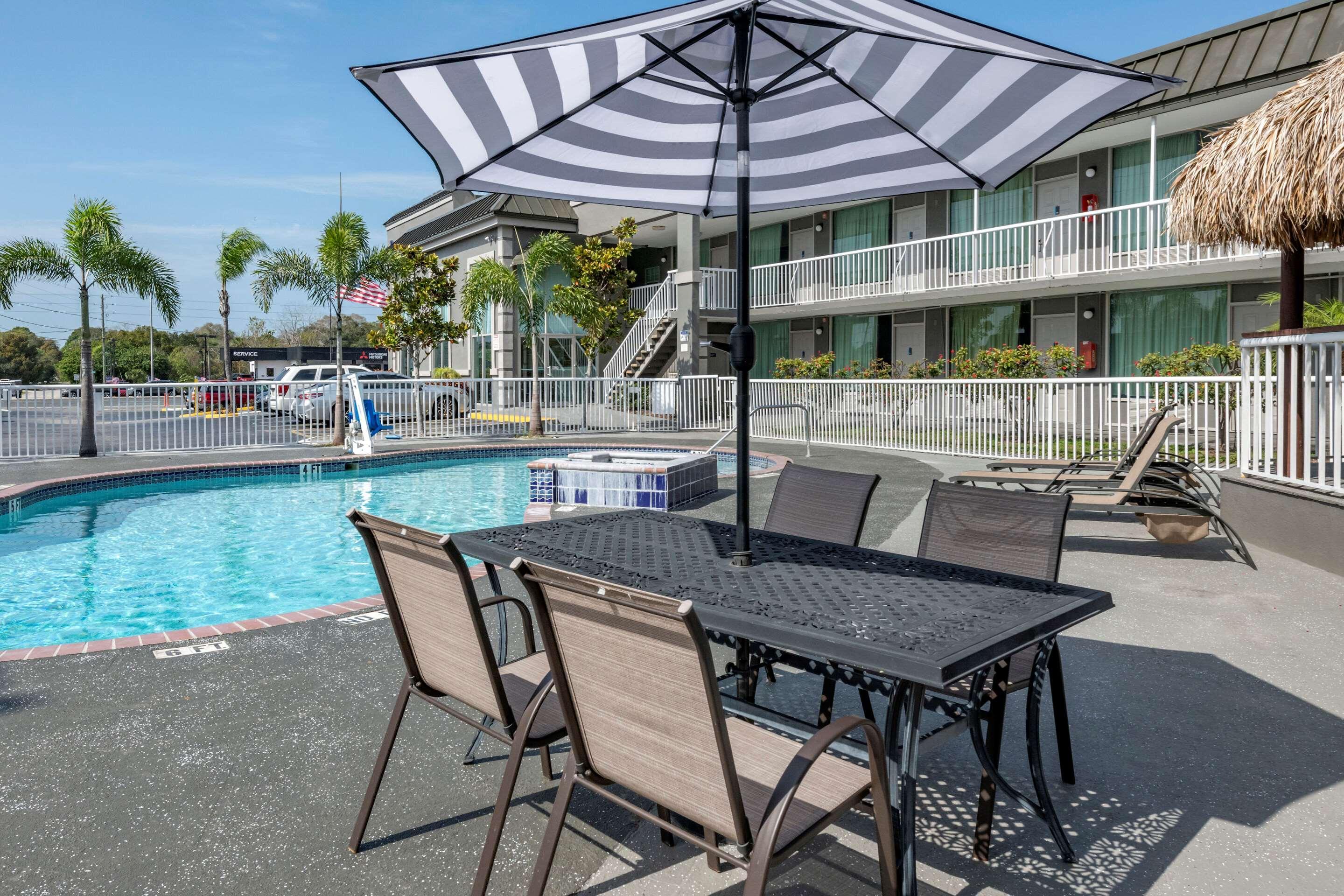 Rodeway Inn - New Port Richey Exterior foto