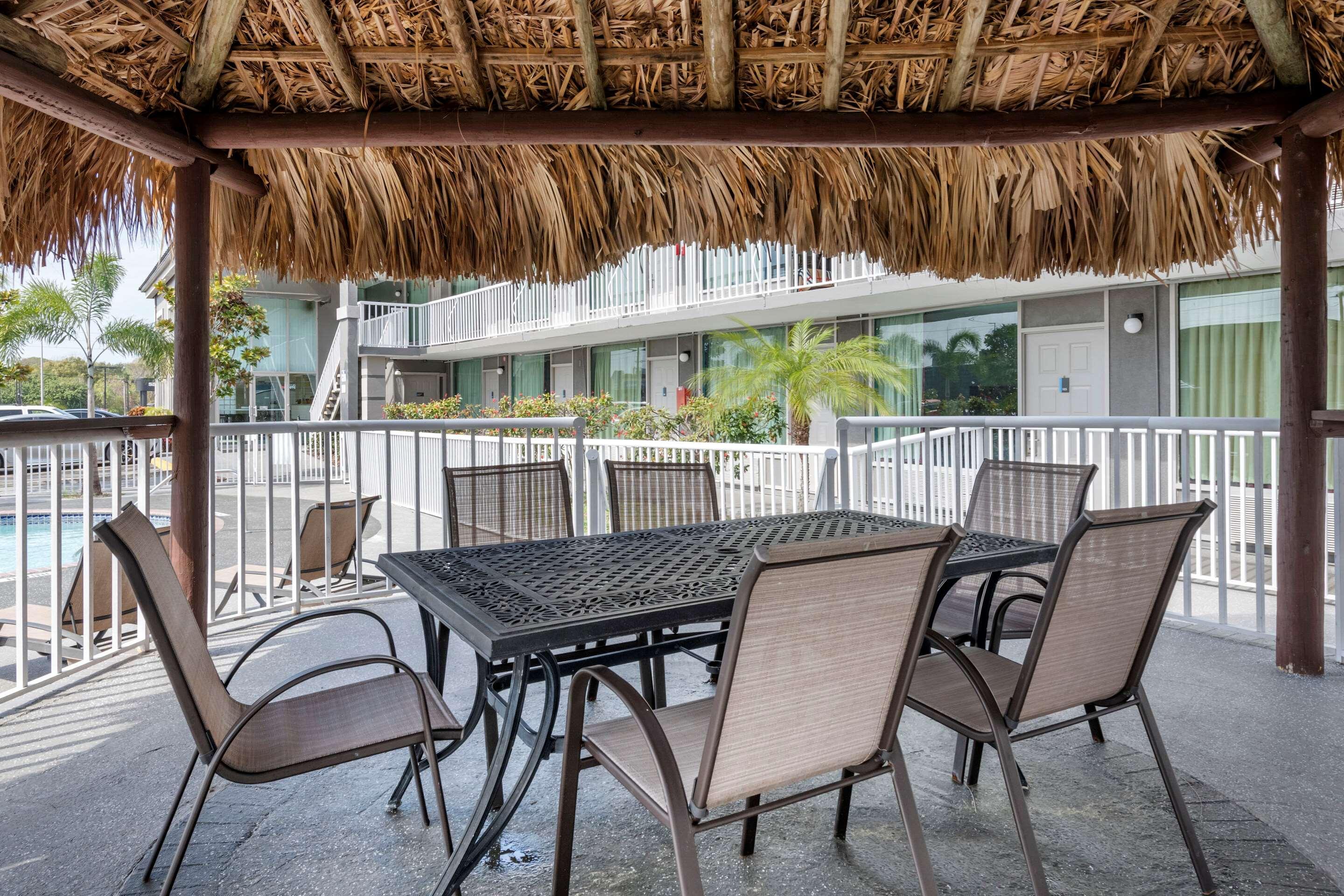 Rodeway Inn - New Port Richey Exterior foto