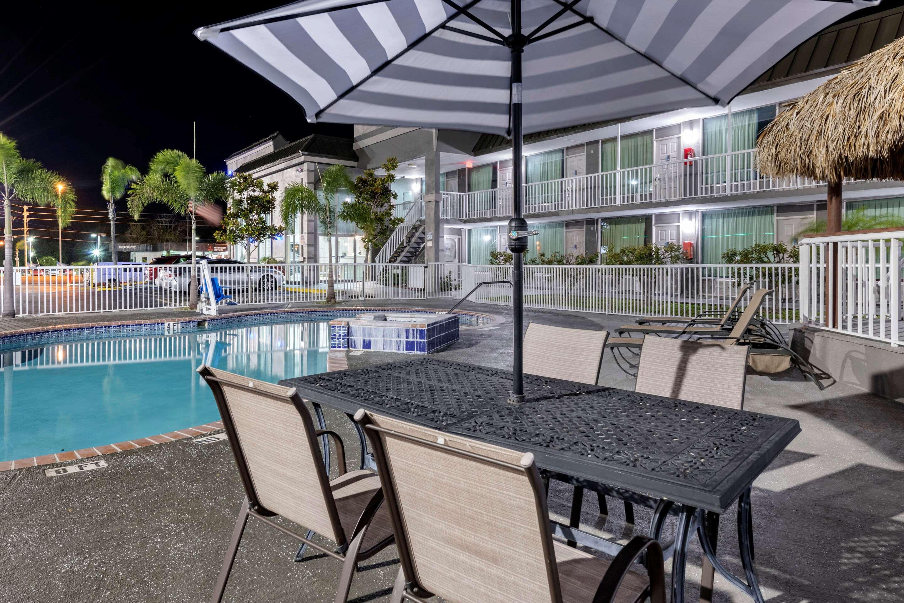 Rodeway Inn - New Port Richey Exterior foto