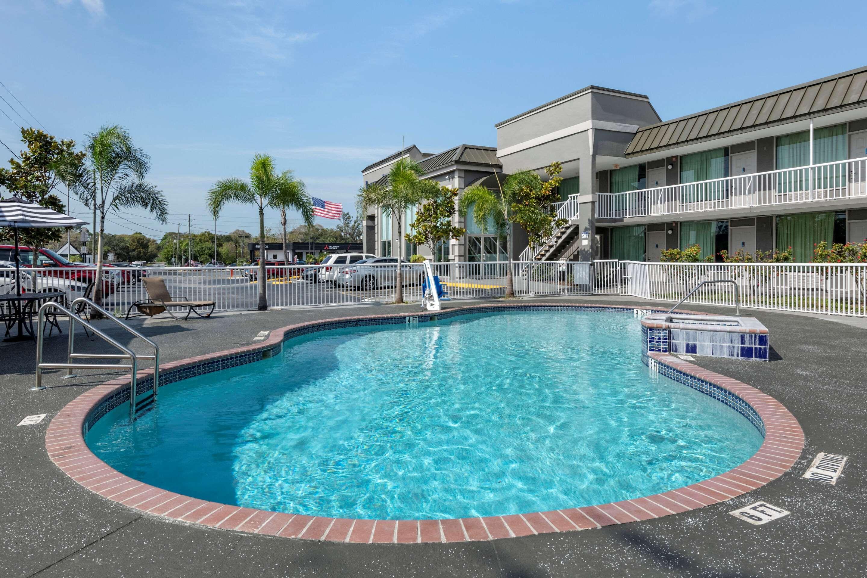 Rodeway Inn - New Port Richey Exterior foto